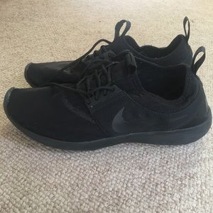 Nike walking shoes size 10